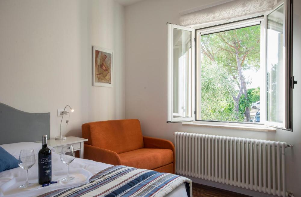 Room image 3