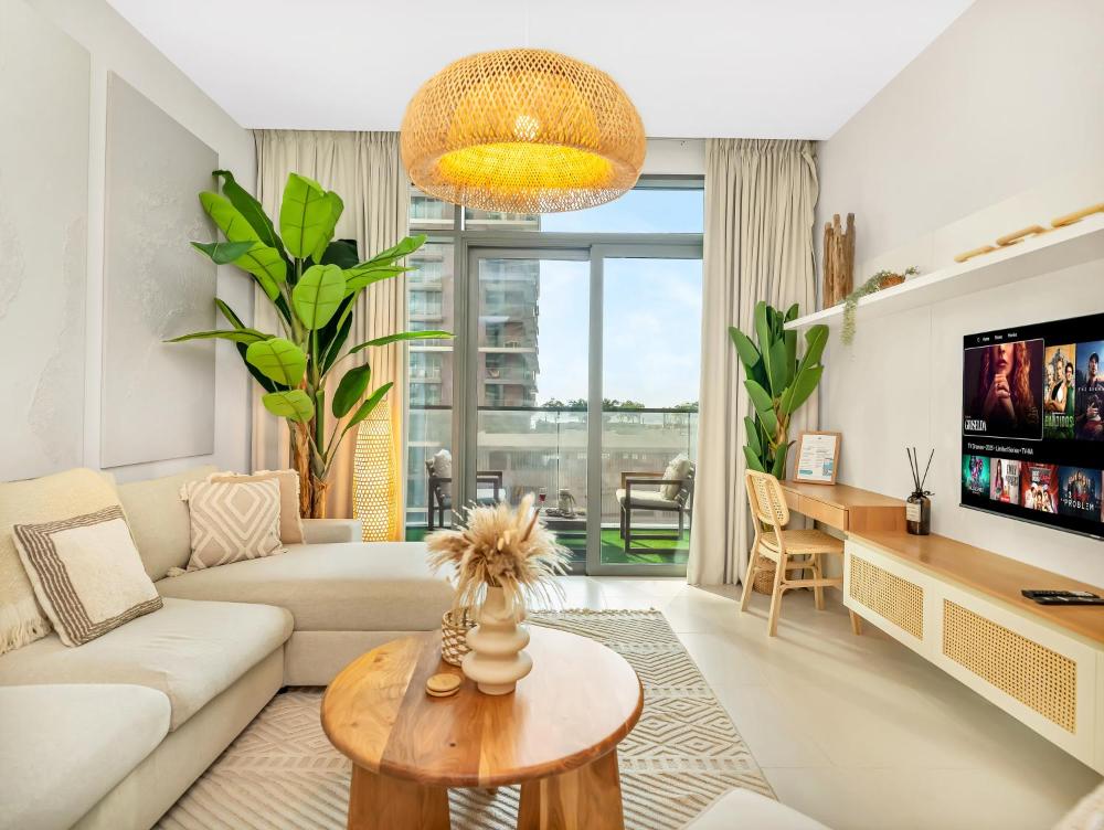 Chic 1 Bedroom on Private Beach in Dubai Harbour