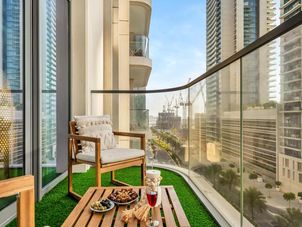 Chic 1 Bedroom on Private Beach in Dubai Harbour