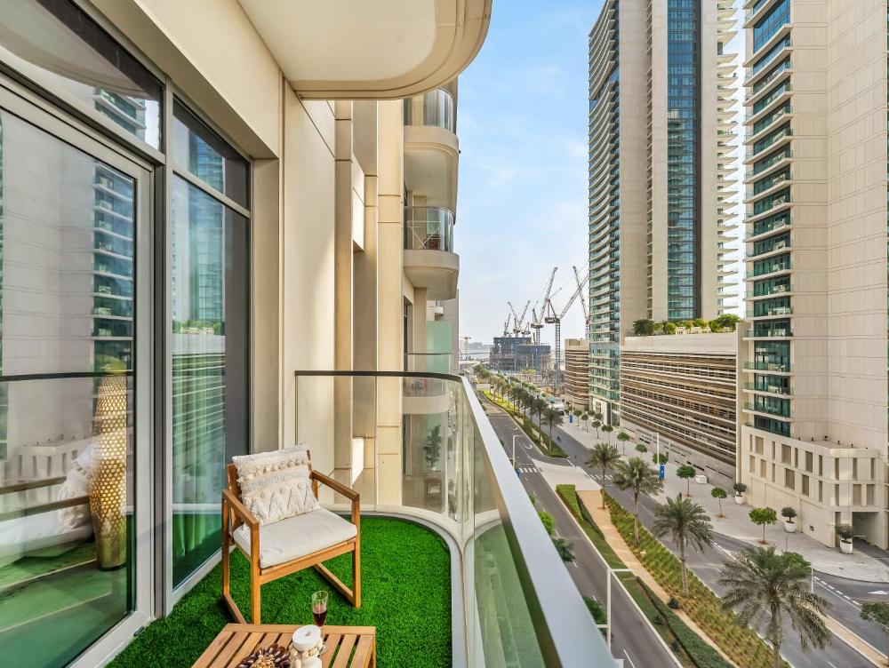 Chic 1 Bedroom on Private Beach in Dubai Harbour
