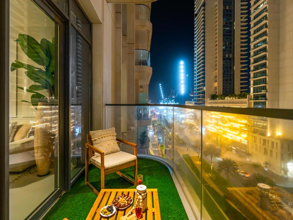 Chic 1 Bedroom on Private Beach in Dubai Harbour