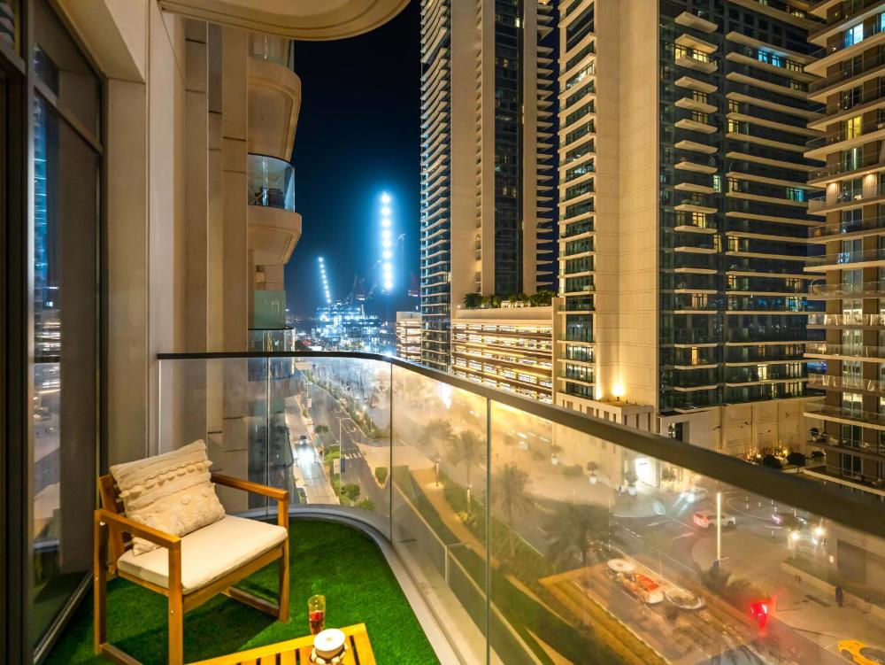 Chic 1 Bedroom on Private Beach in Dubai Harbour