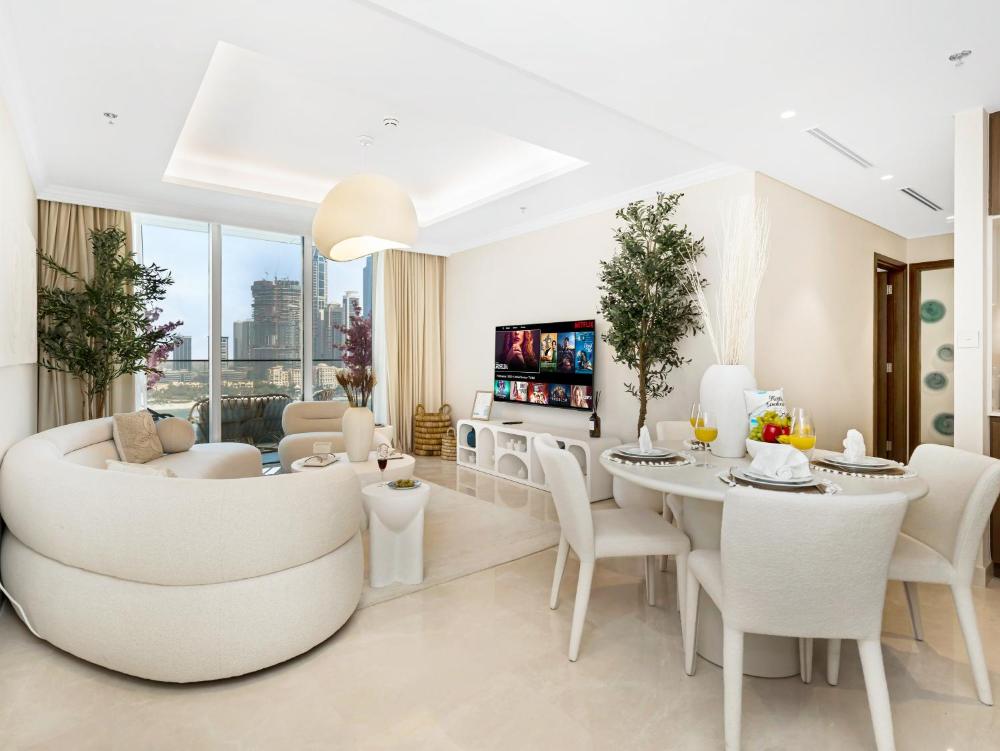 Palm and Marina Views in NEW Palace Beach Residence