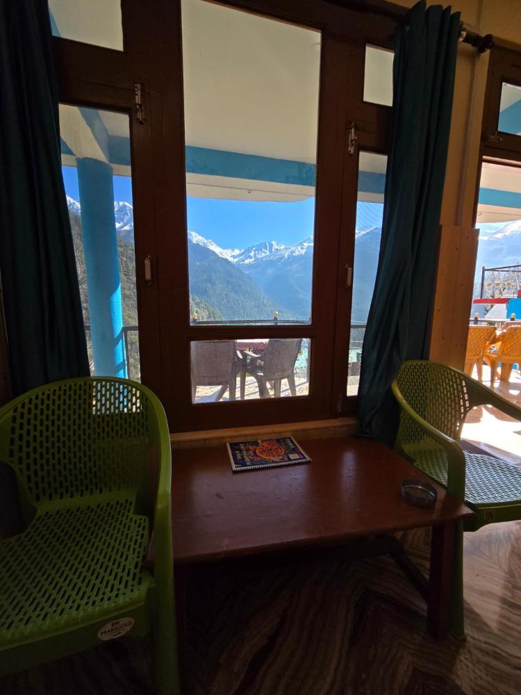 Shiva mountain guest house & Cafe