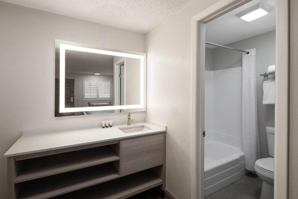 Room image 4