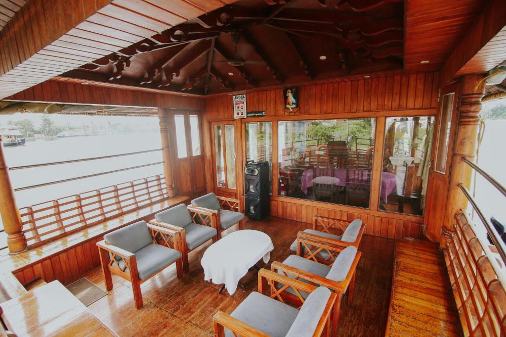 Harmony Houseboats