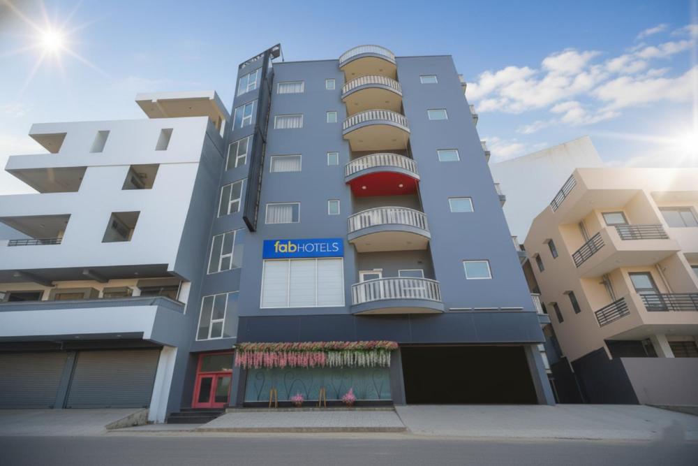 Townhouse Sector 49 Near Logix city centre