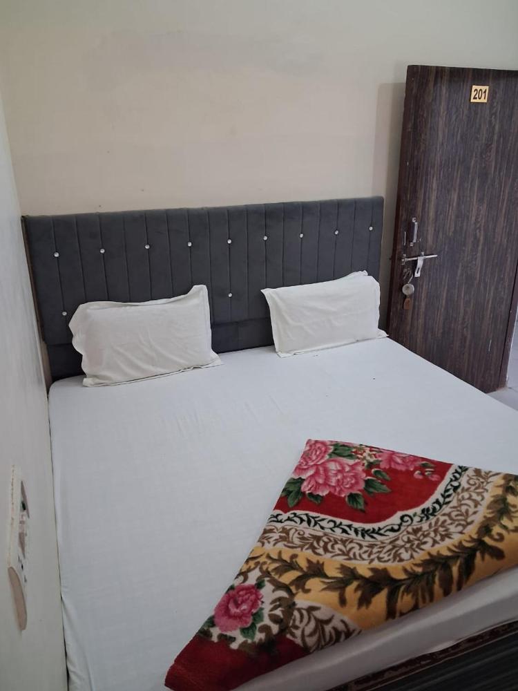 OYO 41214 Om Shiv Palace