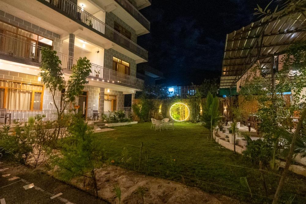 TLO - The Life Outdoor, Bir