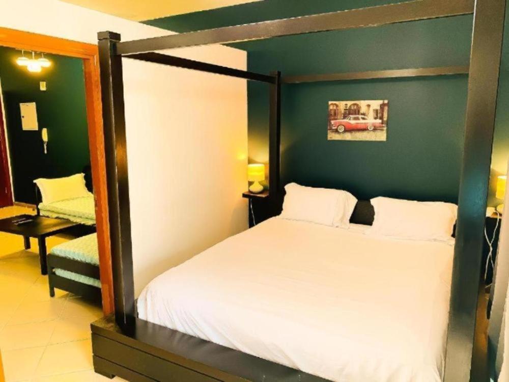 Royal Marina Inn