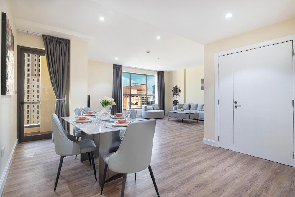 First Class Apartments in Heart of JBR, Steps to the Beach - 121 Living