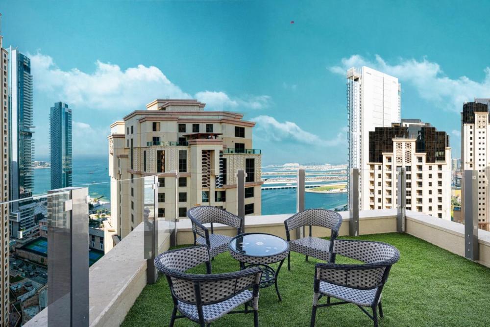 First Class Apartments in Heart of JBR, Steps to the Beach - 121 Living