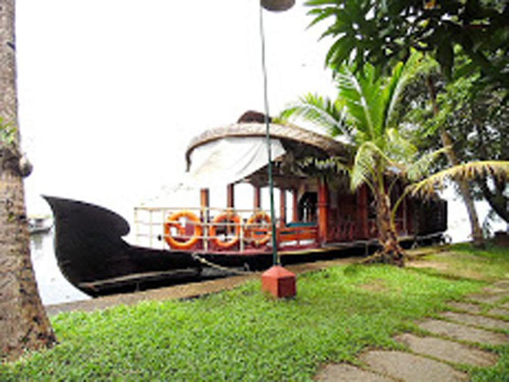 Eco Trails Houseboats