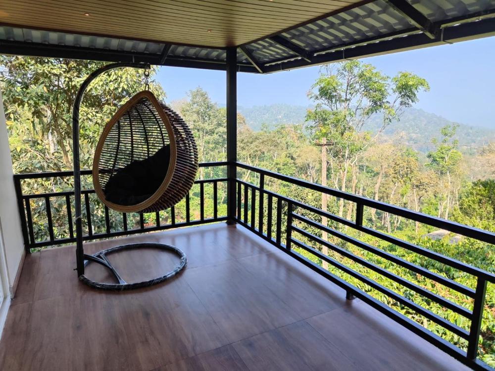 The Cozy Clouds Hill Stay