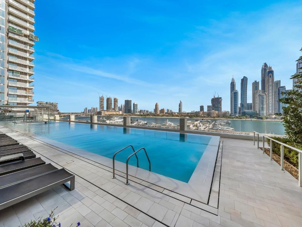 Chic 1 Bedroom on Private Beach in Dubai Harbour
