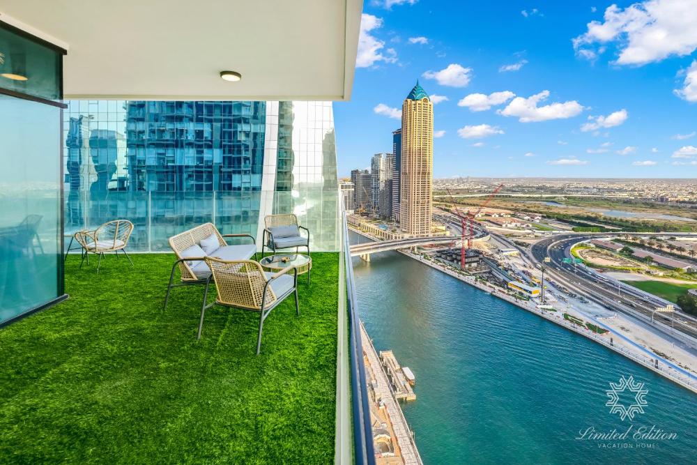 Luxury Apartments - Urban Oasis by Missoni - Business Bay - Canal View - 10 Minutes from Dubai Mall 