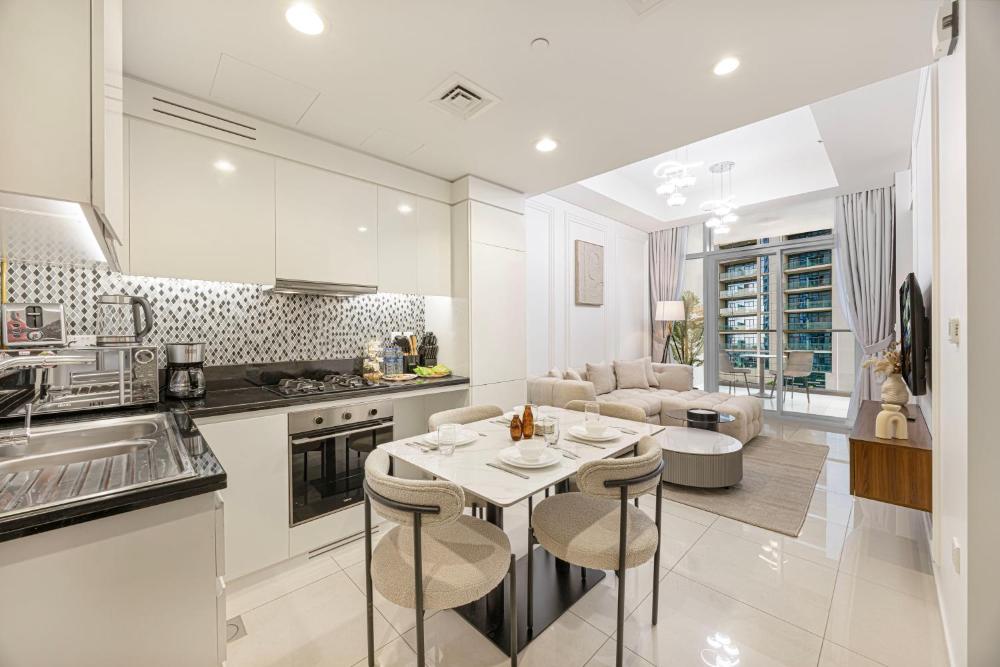 Lux Apartments in BusinessBay, Canal views, Great Location