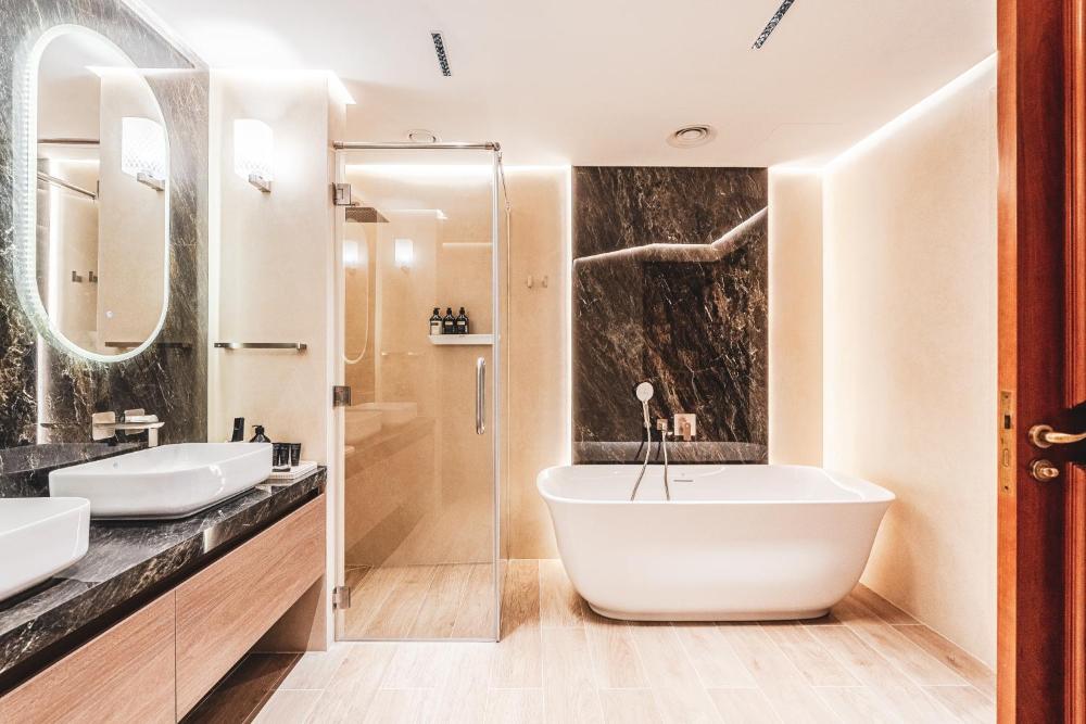 New Fairmont Residence with private beach on PalmJumeirah