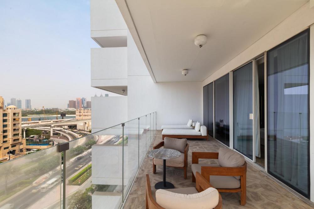 Luxury 3BDR Apartment, Pool & Beach Access