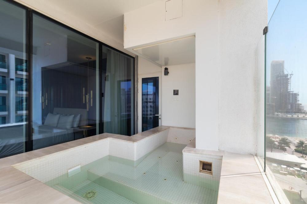 Luxury 3BDR Apartment, Pool & Beach Access