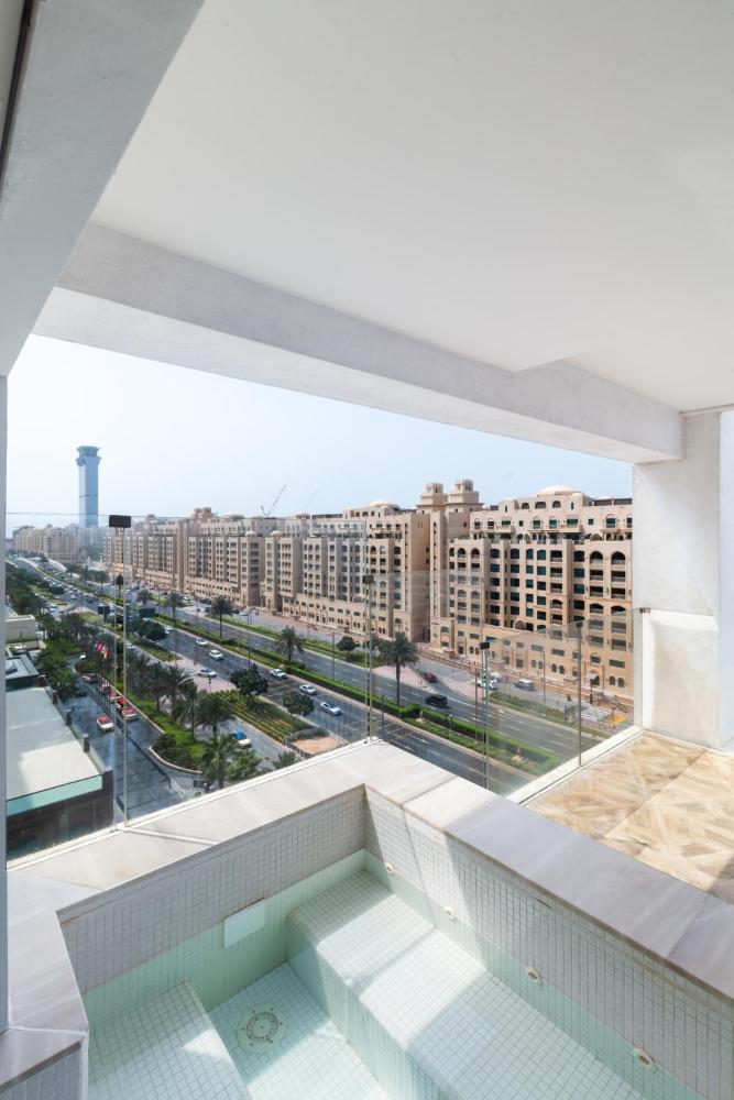 Luxury 3BDR Apartment, Pool & Beach Access