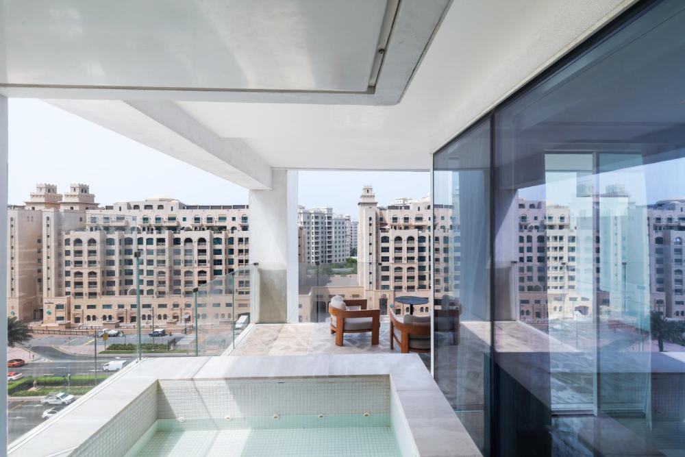 Luxury 3BDR Apartment, Pool & Beach Access