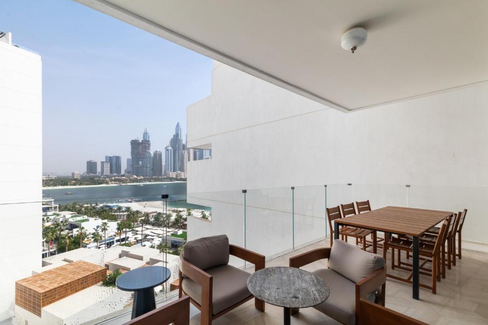 Luxury 3BDR Apartment, Pool & Beach Access