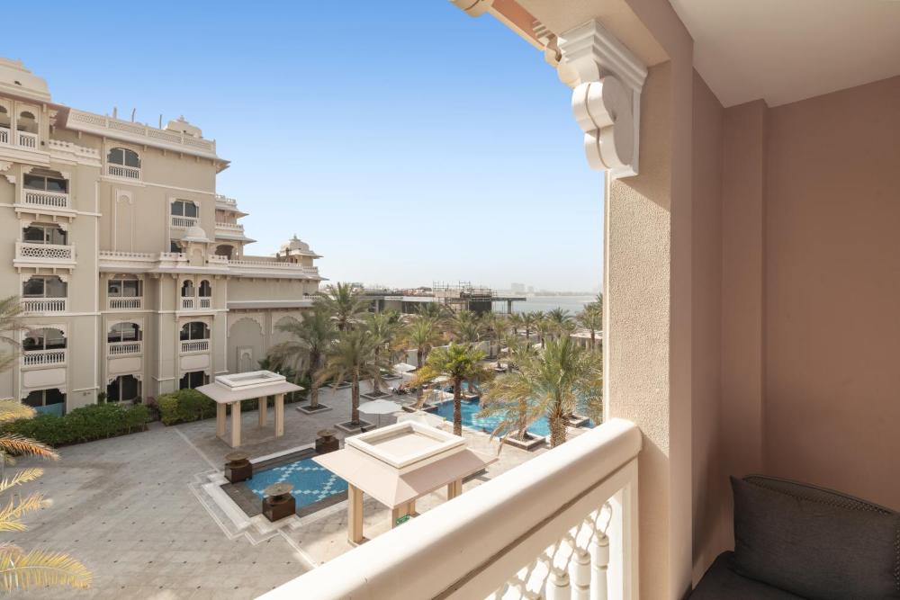 Stunning Apartment with pool and amazing view