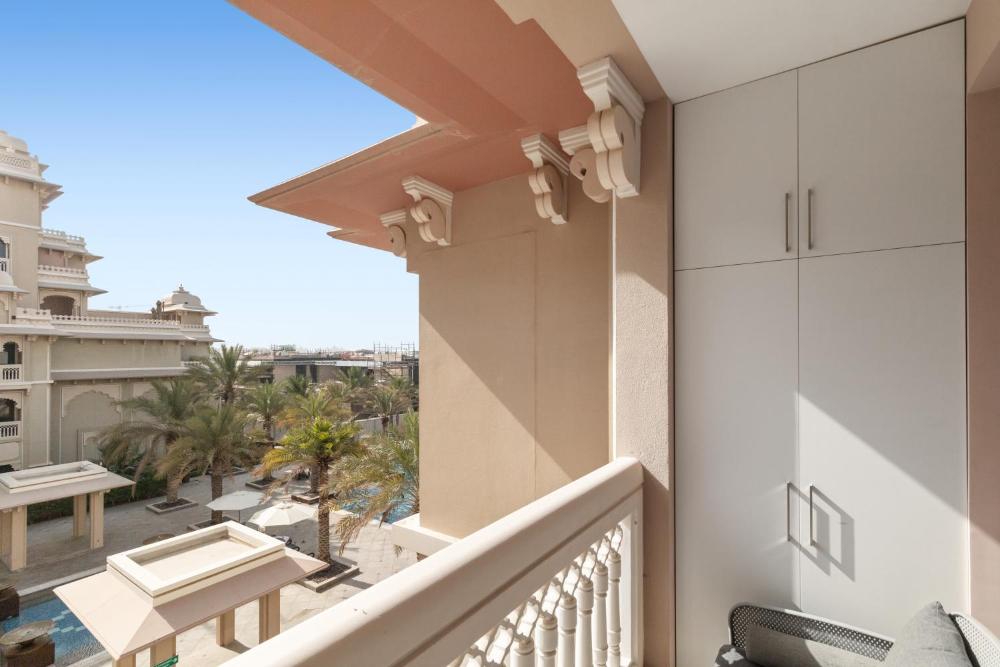 Stunning Apartment with pool and amazing view