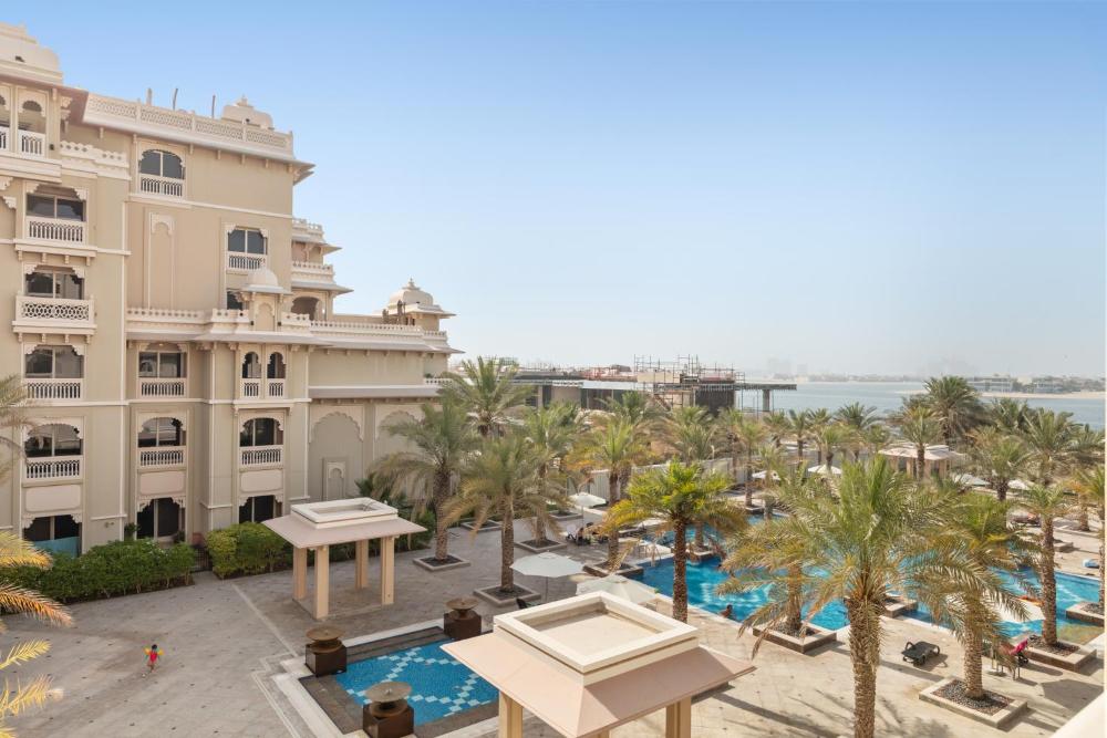 Stunning Apartment with pool and amazing view