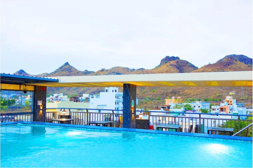 The Royal Galaxy - Hotel in Fateh Sagar Rd