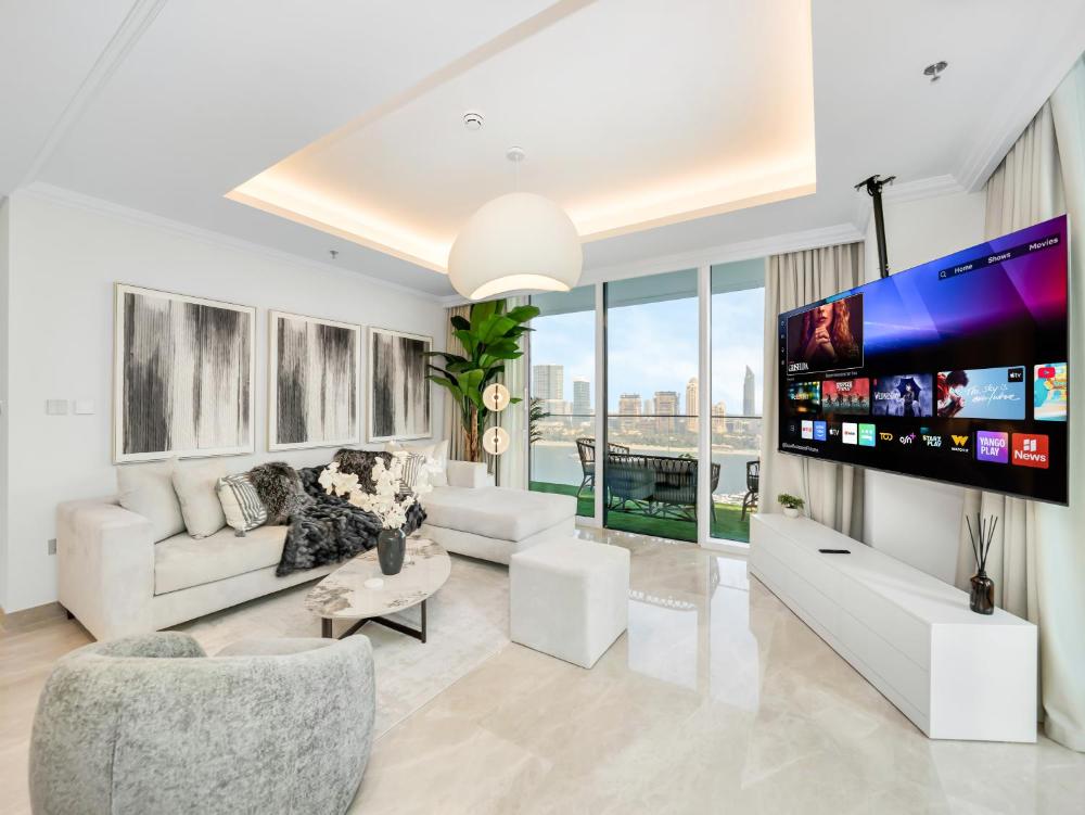 Palm and Marina Views in NEW Palace Beach Residence