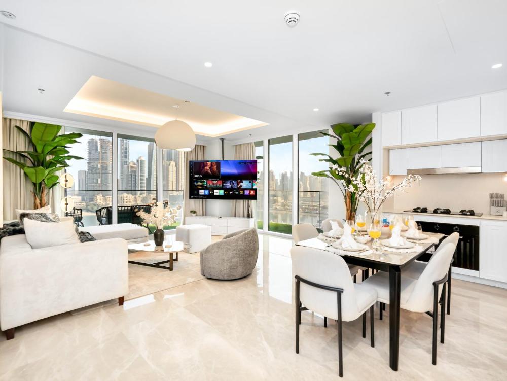 Palm and Marina Views in NEW Palace Beach Residence