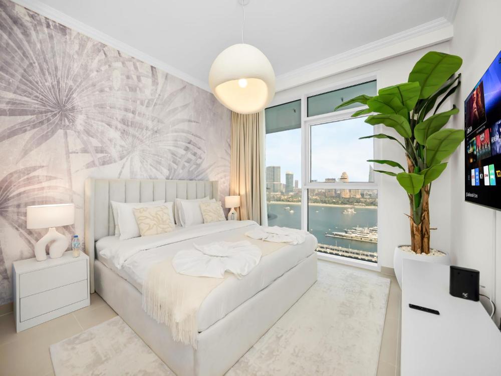 Palm and Marina Views in NEW Palace Beach Residence