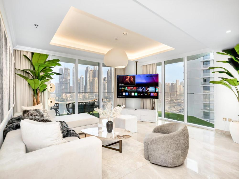 Palm and Marina Views in NEW Palace Beach Residence