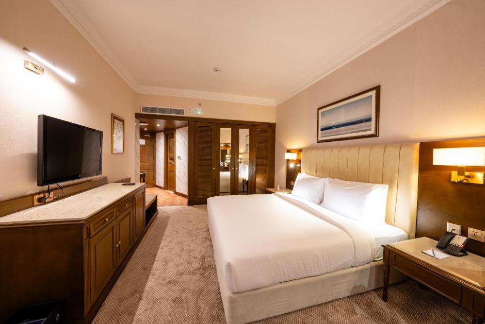Luxe Avenue Hotel
