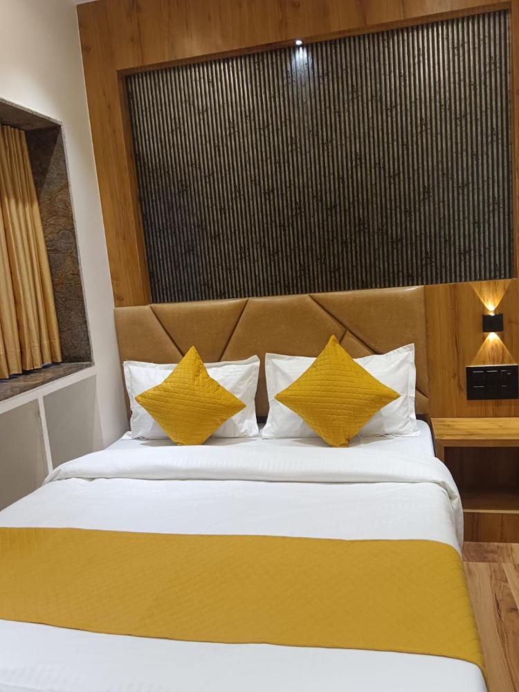 HOTEL GRAND PALACE INN
