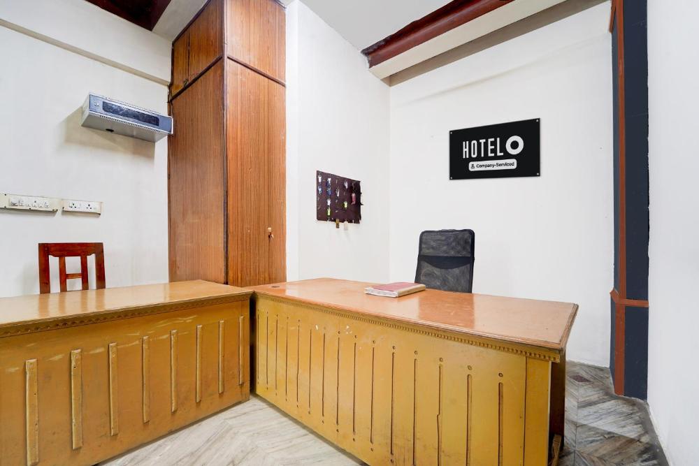 Super Hotel O Pathanamthitta Near Mahatma Gandhi Statue