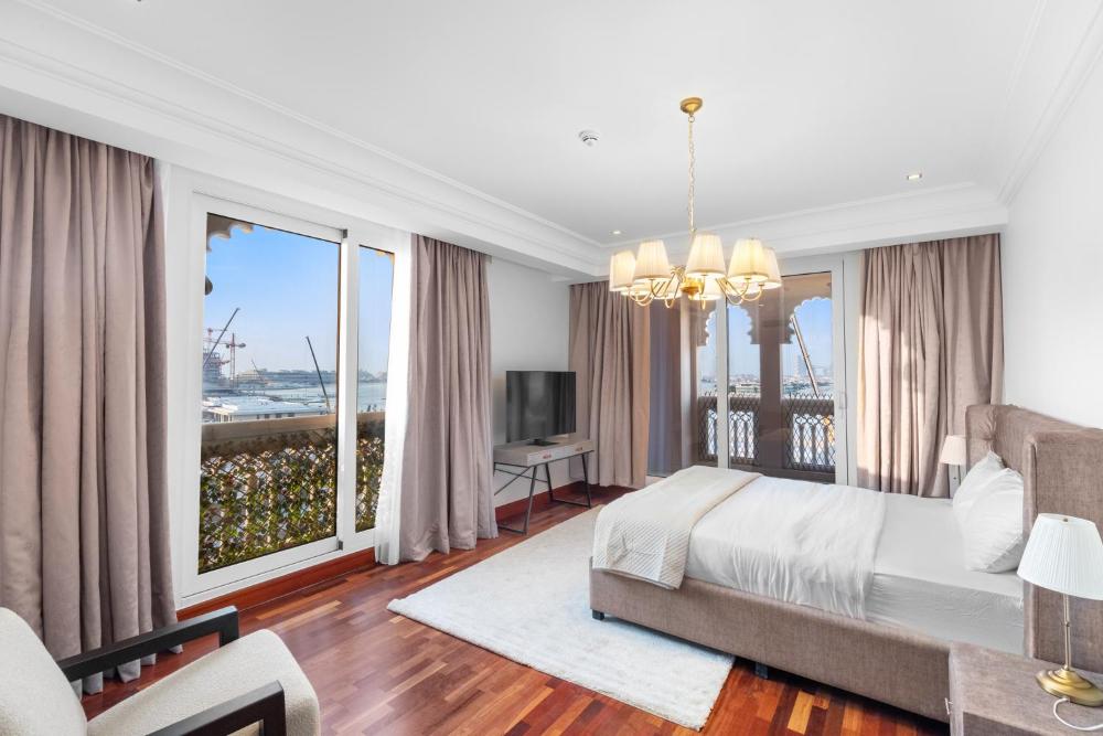Fully-equppied studio with private beach and pool
