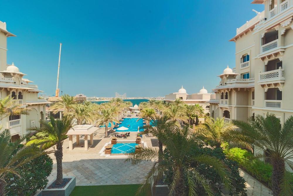 Stunning Apartment with pool and amazing view