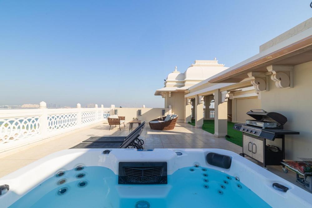 Fully-equppied studio with private beach and pool