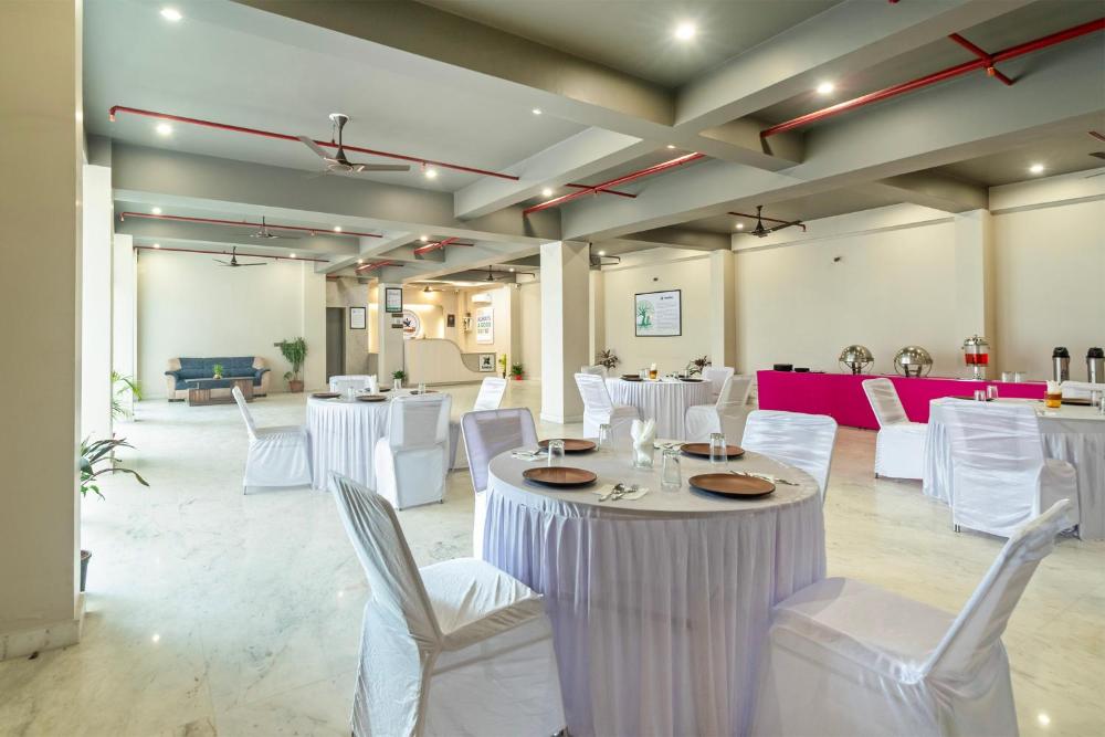 Treebo Aashirwad Bliss Inn With Swimming Pool