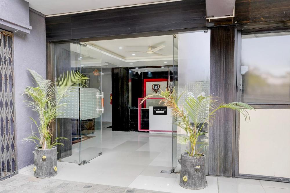 Super Townhouse Godavari Riverbank Formerly Shanti Datta Inn