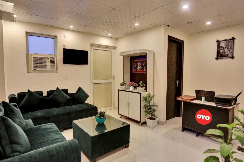 Hotel O Luxury Inn