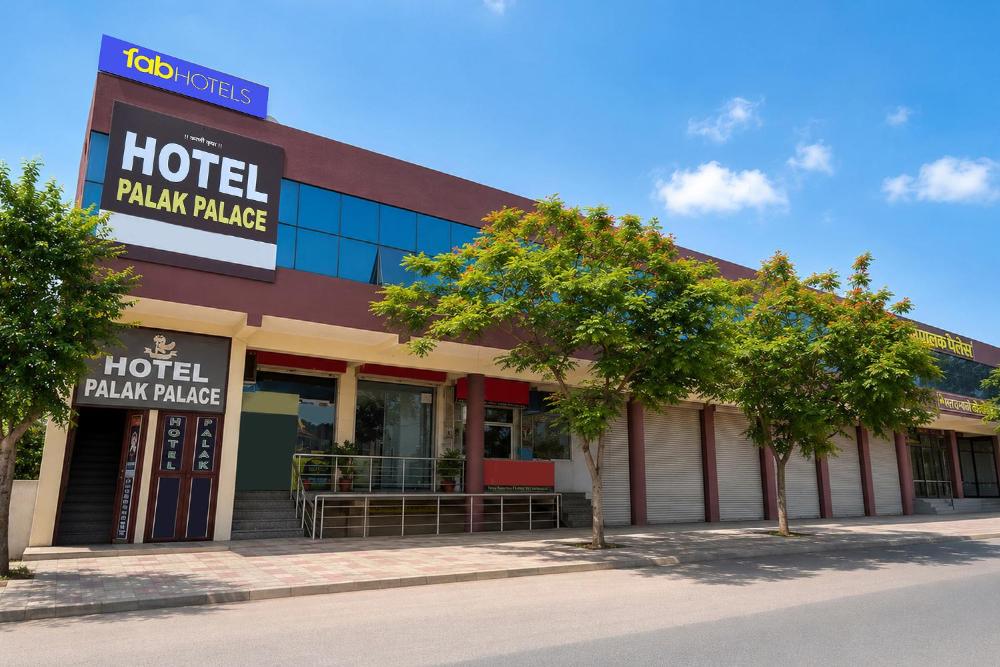 FabHotel Palak Palace