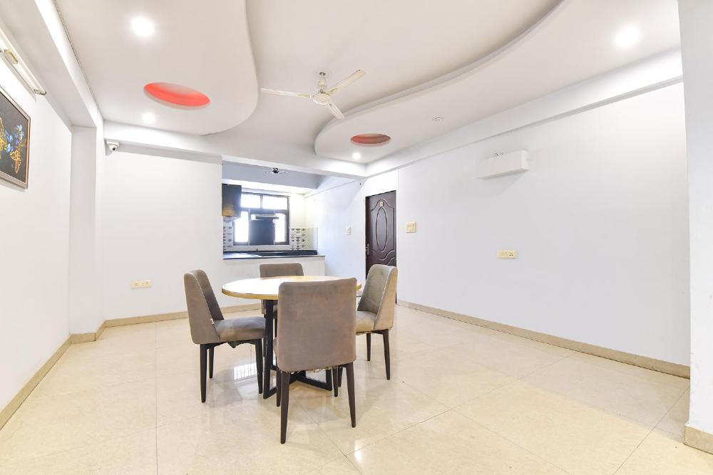 OYO SilverKey 60481 Gayatri Nagar