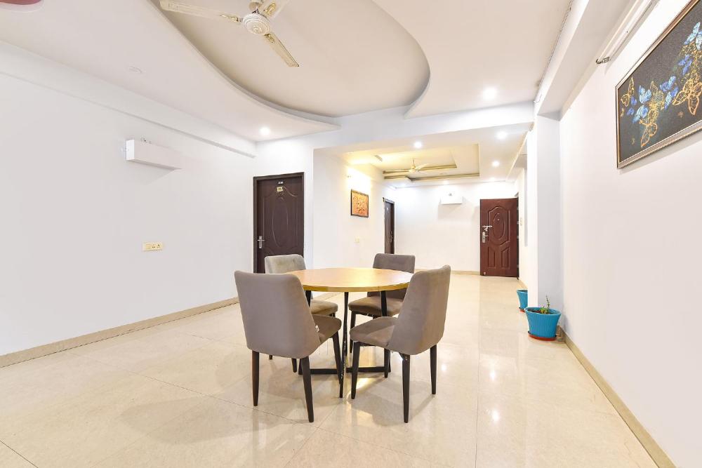 OYO SilverKey 60481 Gayatri Nagar