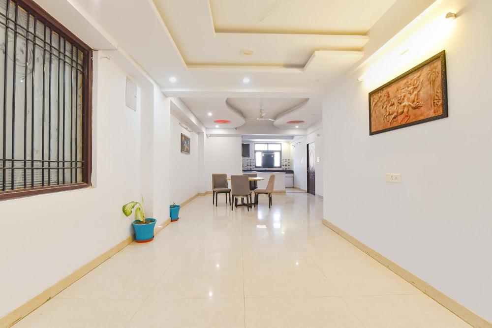 OYO SilverKey 60481 Gayatri Nagar
