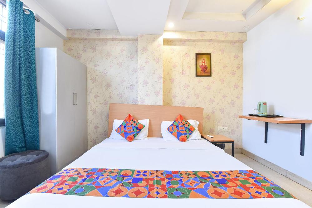 OYO SilverKey 60481 Gayatri Nagar
