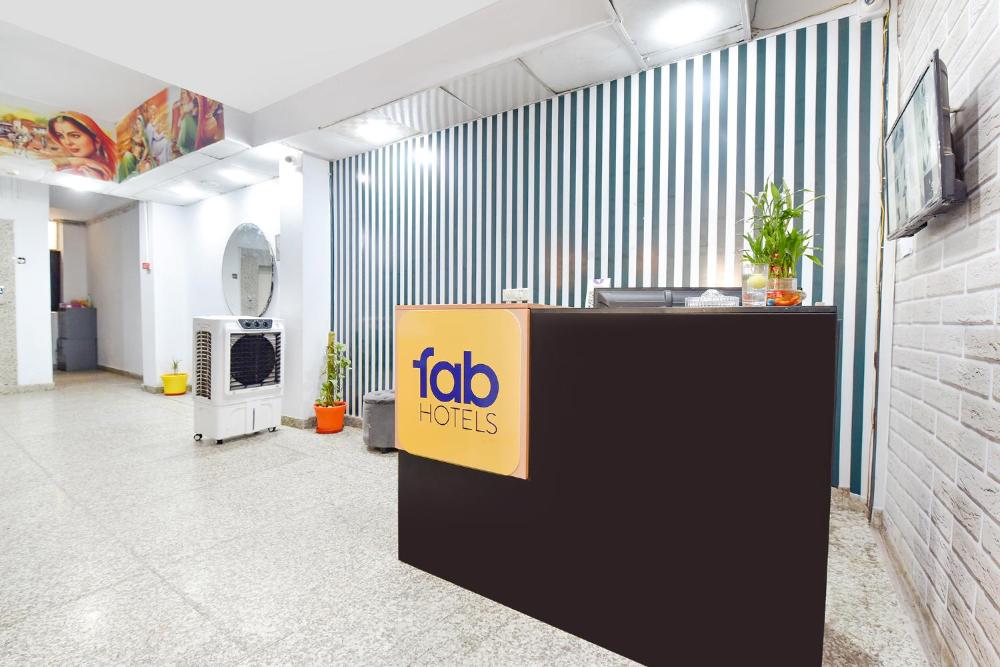 OYO SilverKey 60481 Gayatri Nagar